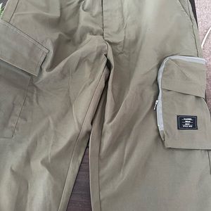 Men’s green cargo pants